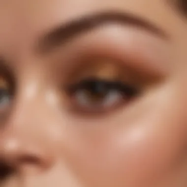 Subtle shimmer effect of brown sparkle eyeliner